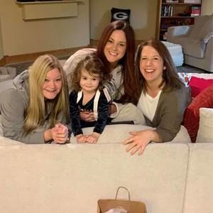 Meet your Posher, Marisa